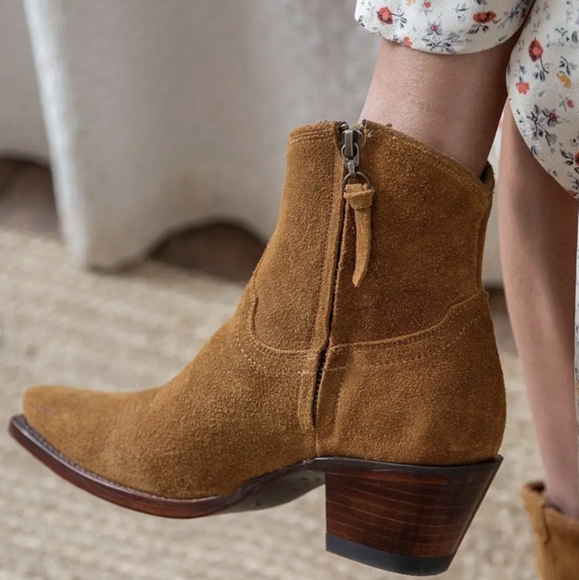 Tecovas Shoes - Tecovas The Daisy - Sienna Suede Snip Toe Boots